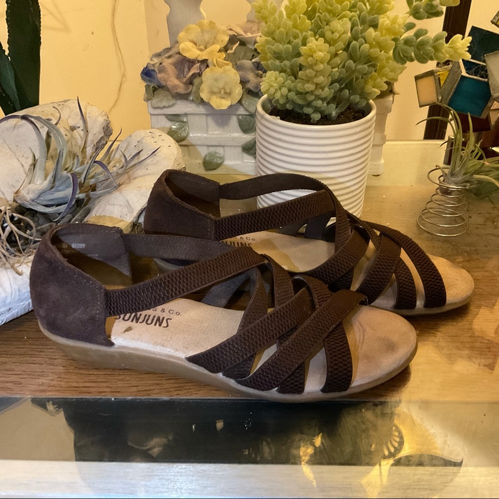 BASS SUNJUNS STRAPPY WEDGE SANDALS 6